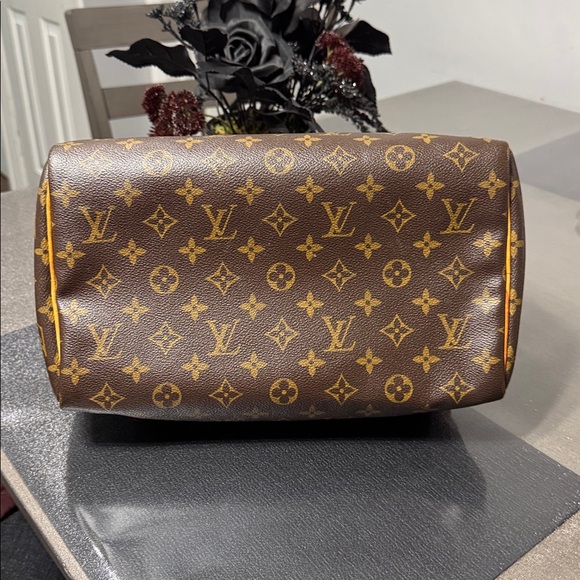 LOUIS VUITTON Monogram Canvas SPEEDY 30 - Picture 8 of 9